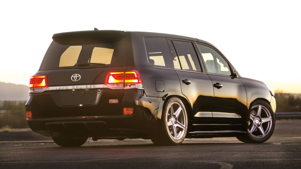 Land Cruiser có thể mạnh hơn cả Bentley Bentayga - 1 Land Cruiser có thể mạnh hơn cả Bentley Bentayga - 1