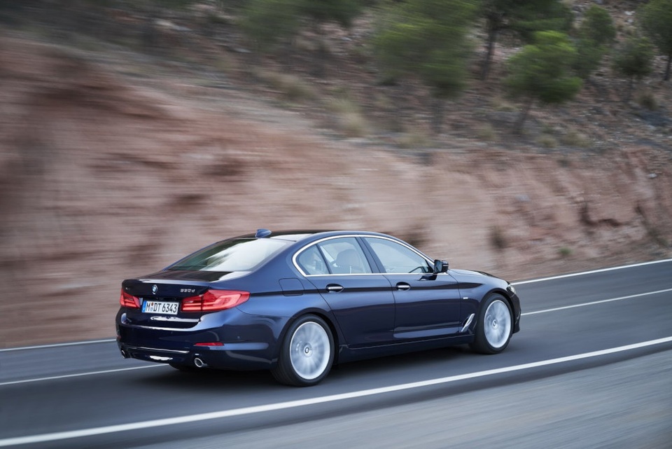 BMW 5-Series thế hệ mới chính thức ra mắt - 8 BMW 5-Series thế hệ mới chính thức ra mắt - 8