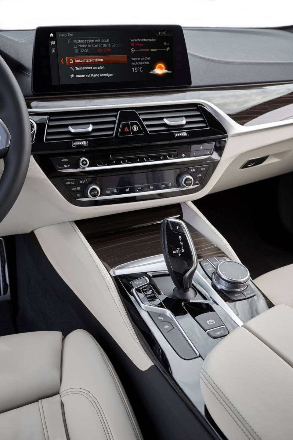BMW 5-Series thế hệ mới chính thức ra mắt - 3 BMW 5-Series thế hệ mới chính thức ra mắt - 3