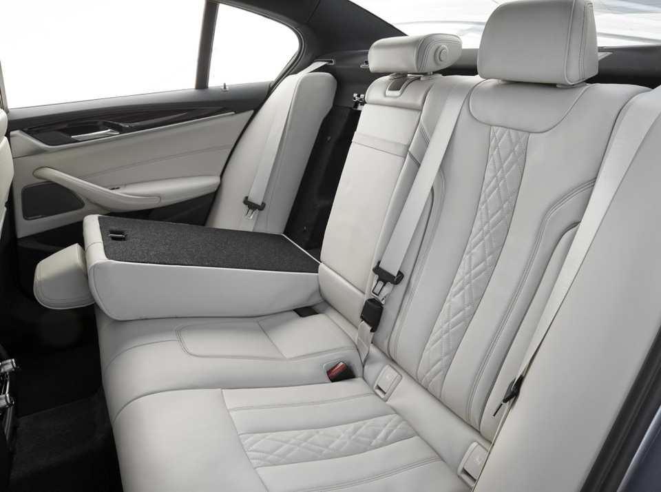 BMW 5-Series thế hệ mới chính thức ra mắt - 23 BMW 5-Series thế hệ mới chính thức ra mắt - 23