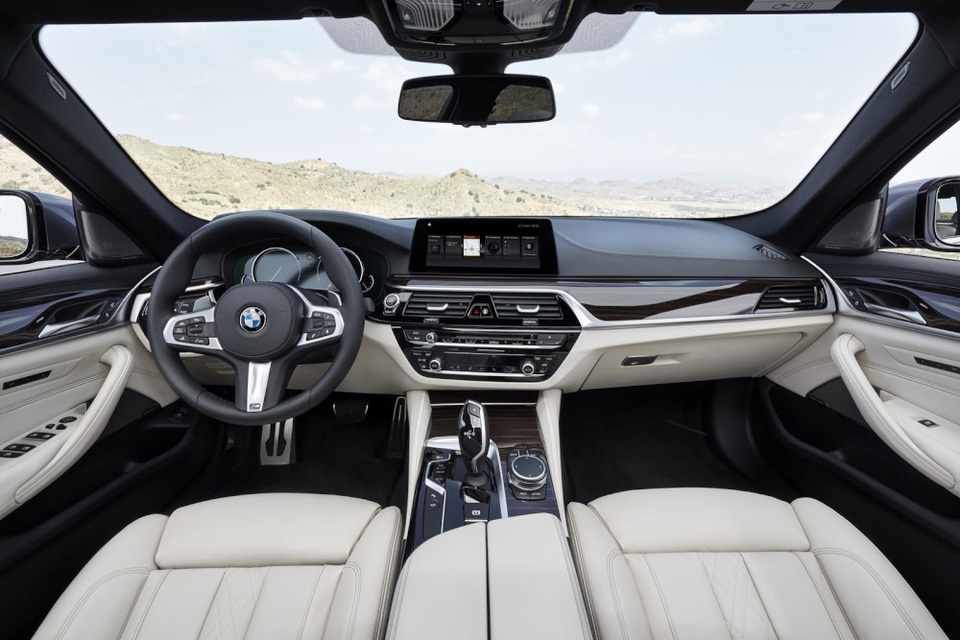 BMW 5-Series thế hệ mới chính thức ra mắt - 16 BMW 5-Series thế hệ mới chính thức ra mắt - 16