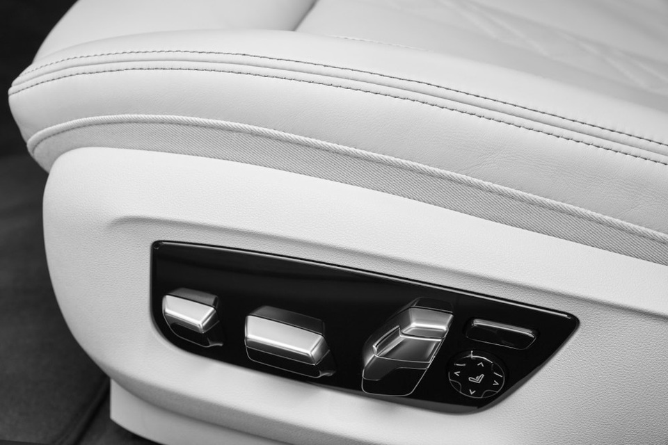 BMW 5-Series thế hệ mới chính thức ra mắt - 12 BMW 5-Series thế hệ mới chính thức ra mắt - 12