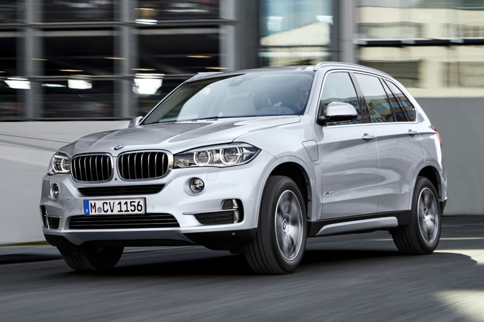 Nhà giàu Mỹ mua xe gì? - 5
5. BMW X5: Mẫu xe này cũng có những thế mạnh như Lexus RX, nhưng phục vụ đối tượng khách hàng có gu thẩm mỹ khác một chút.