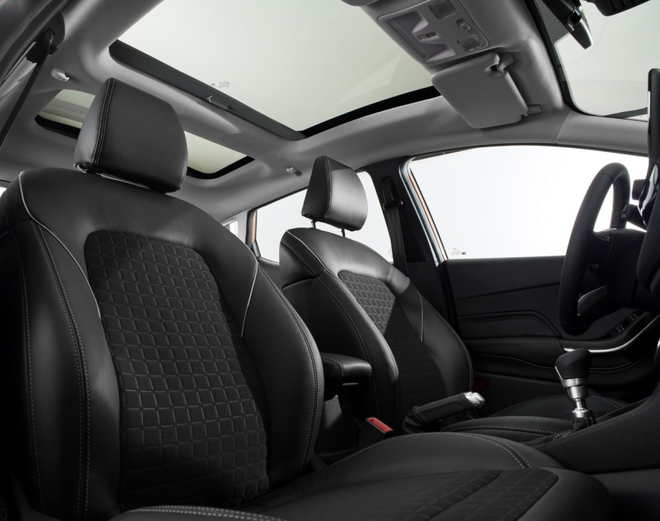 Ford Fiesta 2017 có gì mới? - 2