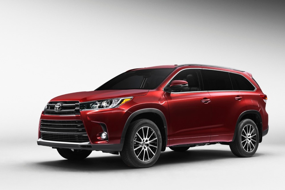 Nhà giàu Mỹ mua xe gì? - 7
7. Toyota Highlander: Đây là một mẫu crossover rất thực dụng; không gian nội thất rộng rãi, có 3 hàng ghế và đầy đủ các trang thiết bị tiện nghi tân tiến nhất.