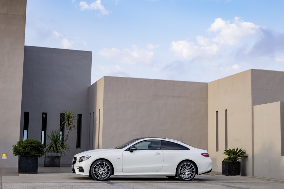 Mercedes-Benz chính thức giới thiệu E-Class Coupe mới - 16