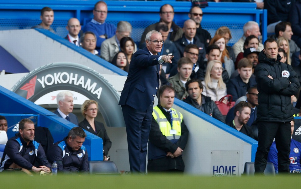 Nhìn lại chiến thắng thuyết phục của Chelsea trước Leicester - 10
Ranieri chỉ đạo khá nhẹ nhàng từ bên ngoài đường biên. Chiến lược gia người Italia vẫn giữ phong cách bình thản dù đội bóng thắng hay thua