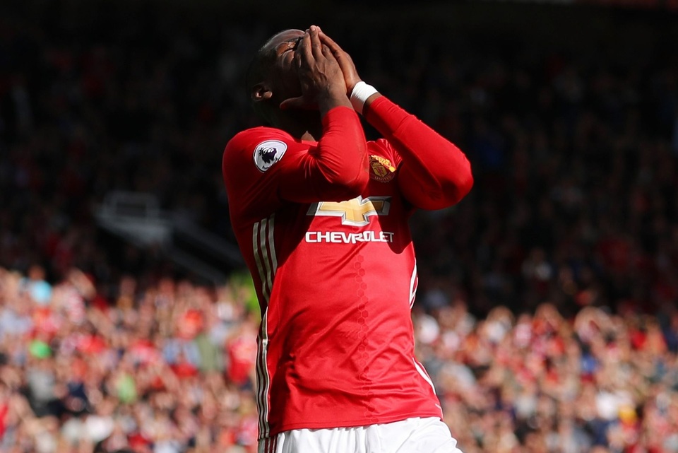 Nhìn lại trận hòa thất vọng của MU trước Stoke - 12
Pogba tiếc nuối khi không thể ghi bàn