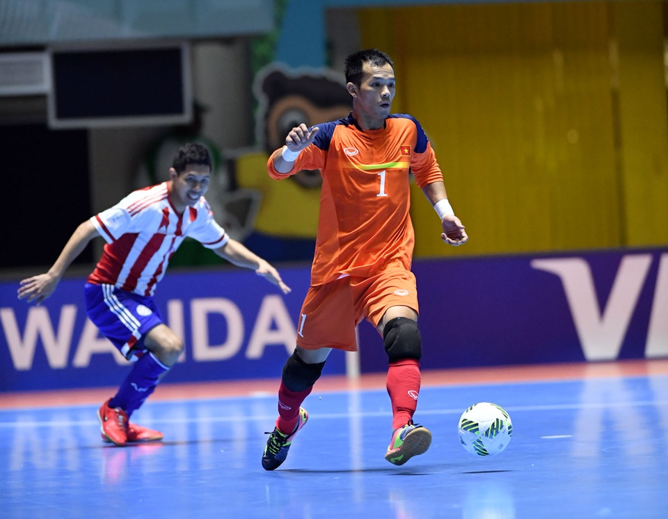 Việt Nam 1-7 Paraguay: Chênh lệch đẳng cấp - 2
Tài năng của Đình Thuận không thể giúp Việt Nam tránh được thất bại nặng nề