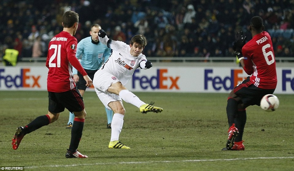 
Kharatin trong pha dứt điểm về phía khung thành của MU
