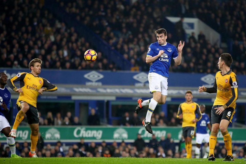 Nhìn lại thất bại cay đắng của Arsenal trên sân Everton - 11
Phút 44, Coleman ập vào đánh đầu tung lưới đội khách quân bình tỉ số 1-1