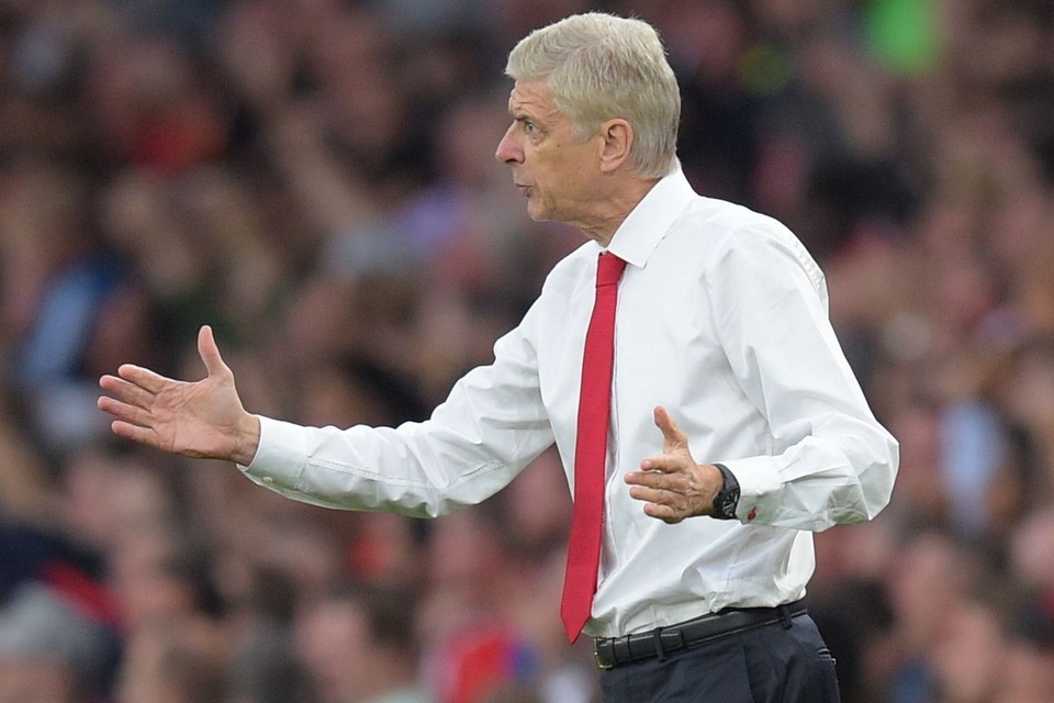 Nhìn lại chiến thắng đẹp của Arsenal trước Chelsea - 14
Trong khi đó, Wenger hiếm khi ra đường biên chỉ đạo học trò thi đấu, bởi Arsenal đã thi đấu tốt cả công và thủ