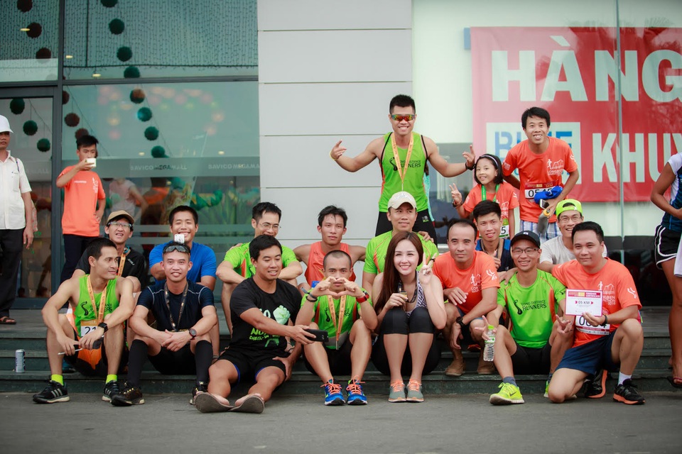 Hoa hậu Mai Phương Thuý mặt mộc chay bộ vào sáng sớm - 15 Hoa hậu Mai Phương Thuý mặt mộc chay bộ vào sáng sớm - 15
