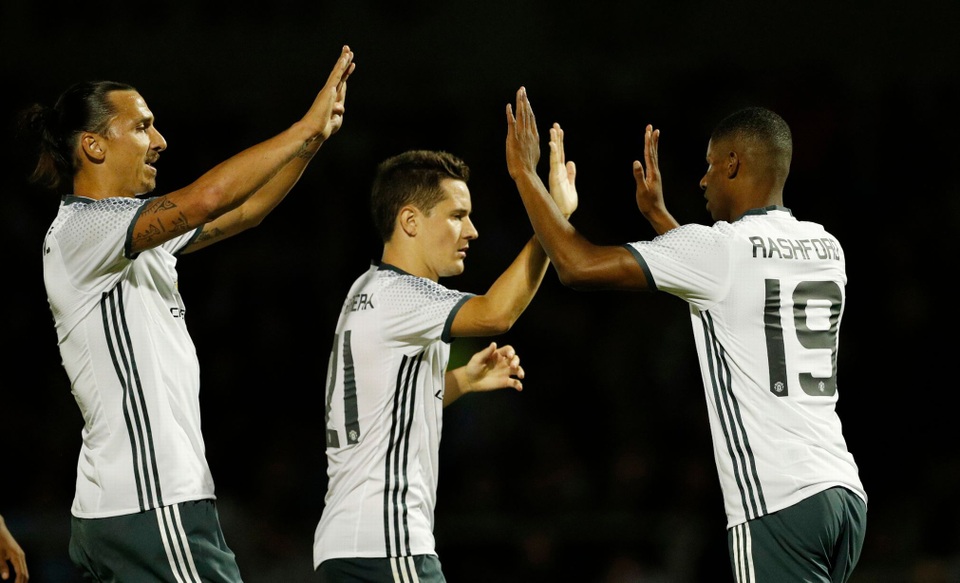 Nhìn lại chiến thắng của MU trước Northampton - 17
Các cầu thủ MU chúc mừng Rashford
