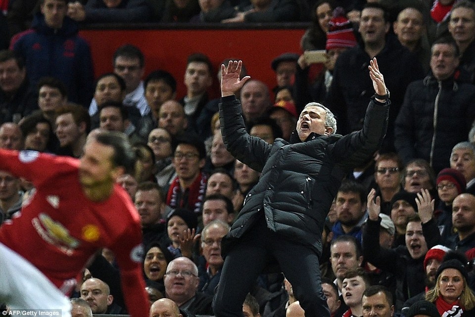 Nhìn lại chiến thắng quan trọng của MU trước Tottenham - 16
Mourinho tiếc nuối sau khi MU không thể ghi bàn