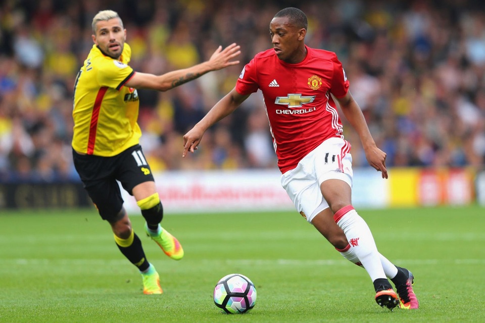 Nhìn lại trận thua mất mặt của MU trước Watford - 13
Martial được ra sân chính thức ở trận này, nhưng anh chơi không ấn tượng bên hành lang cánh trái