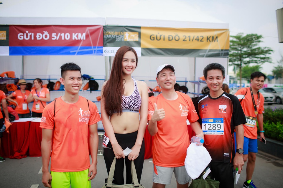 Hoa hậu Mai Phương Thuý mặt mộc chay bộ vào sáng sớm - 19 Hoa hậu Mai Phương Thuý mặt mộc chay bộ vào sáng sớm - 19