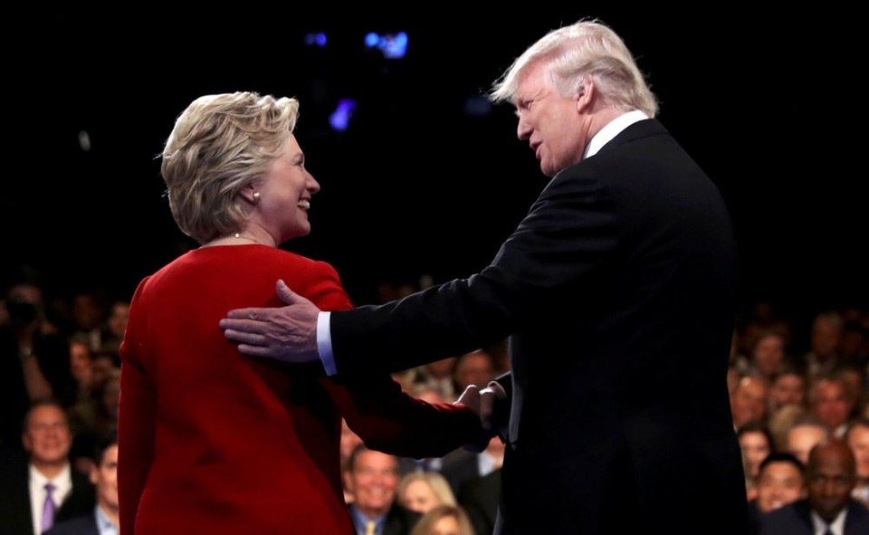 Những hình ảnh thế giới ấn tượng tuần qua - 12
Donald Trump và Hillary Clinton trong cuộc tranh luận trực tiếp đầu tiên tại New York. (Ảnh: Reuters)