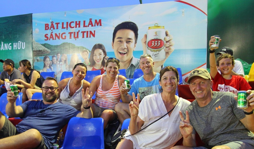 Bóng đá mang lễ hội đến Nha Trang - 3