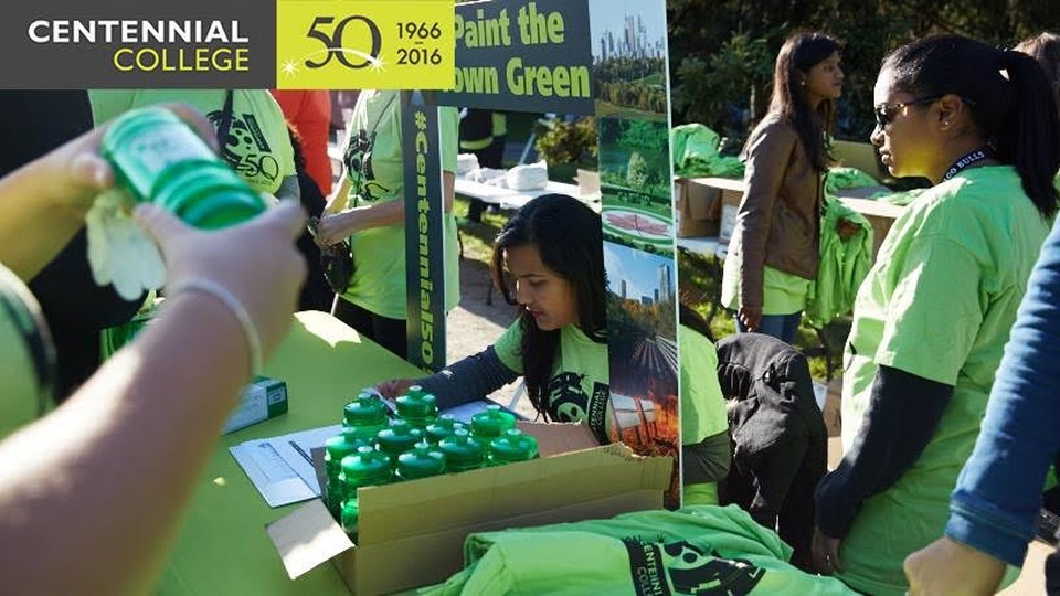 
Những hành động có ý nghĩa góp phần cải tạo, bảo vệ môi trường sống. Đây là việc làm vô cùng thiết thực nằm trong khuôn khổ các hoạt động kỉ niệm 50 năm thành lập trường Cao đẳng cộng đồng Centennial.
