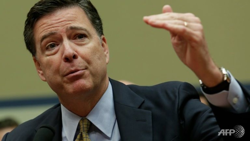 Bà Clinton yêu cầu Giám đốc FBI giải thích ngay tức thì vụ điều tra email - 3
Giám đốc James Comey đang hứng chịu búa rìu dư luận về cuộc điều tra email của bà Clinton (Ảnh: AFP)