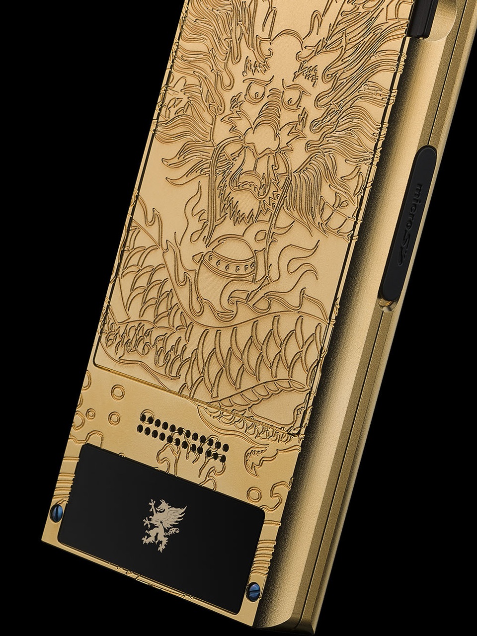 Mobiado Professional 3 GCB Water Dragon Uy long vang tứ hải - 3
Rồng nhả châu với ánh mắt tràn đầy sinh lực.