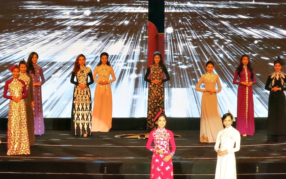 Nghệ sĩ Việt hội tụ trong đêm “Đà Nẵng tuổi 20...” - 14