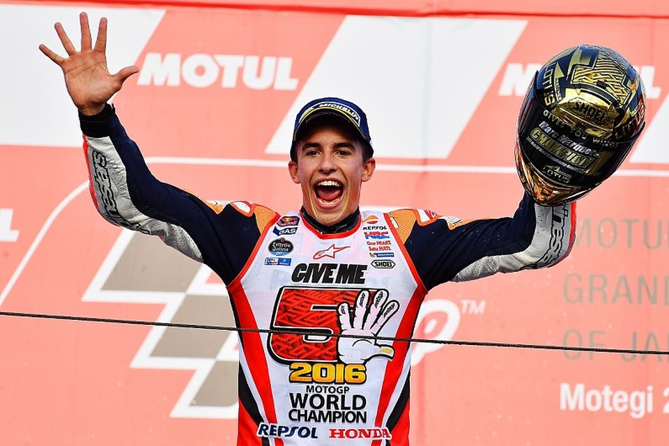 Nhìn lại mùa giải MotoGP 2016 - 2
3 chặng đua: Với vị trí cao nhất trên bục podium chặng 15 Motul Grand Prix of Japan tại đường đua Motegi (Nhật Bản), Marc Marquez đã nắm chắc chức vô địch thế giới MotoGP 2016 sớm 3 chặng.