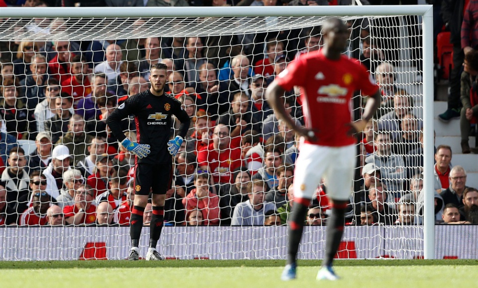 Nhìn lại trận hòa thất vọng của MU trước Stoke - 20
Nỗi buồn của De Gea khi trở thành tội đồ