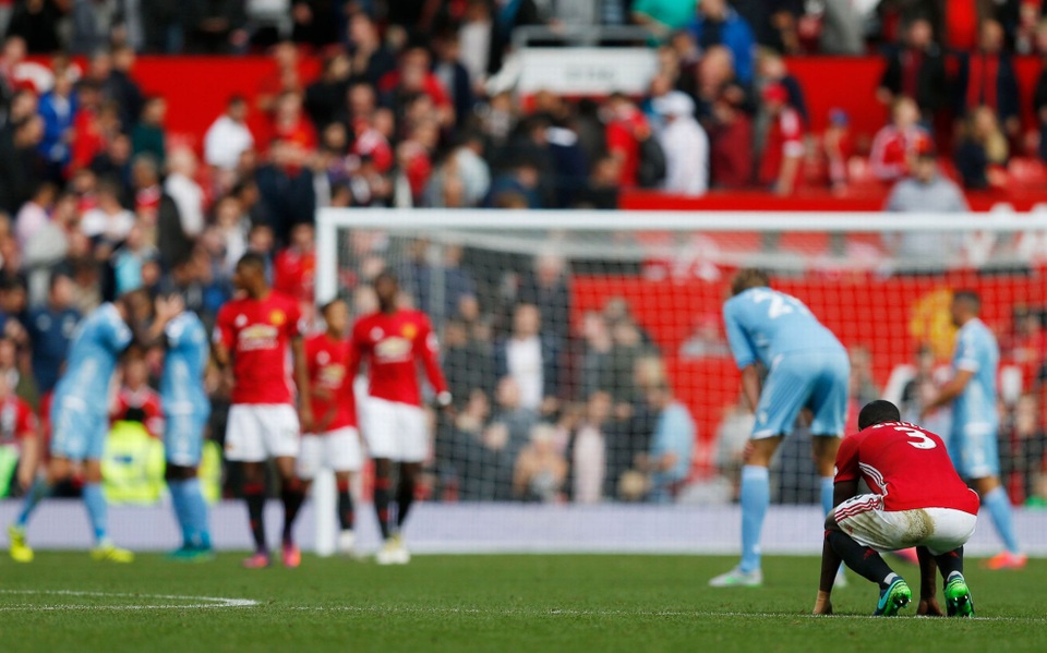 Nhìn lại trận hòa thất vọng của MU trước Stoke - 21
Sự thất vọng của Bailly và các đồng đội khi họ để Stoke cầm hòa