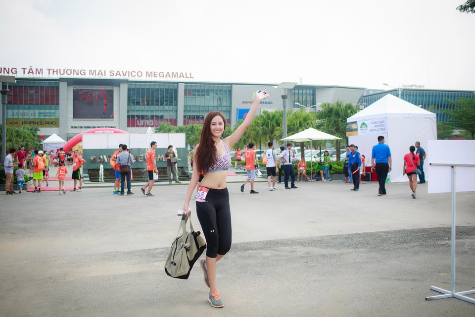 Hoa hậu Mai Phương Thuý mặt mộc chay bộ vào sáng sớm - 21 Hoa hậu Mai Phương Thuý mặt mộc chay bộ vào sáng sớm - 21