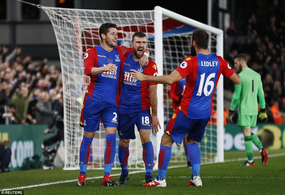 
Niềm vui của các cầu thủ Crystal Palace khi bất ngờ lóe sáng và gỡ hòa
