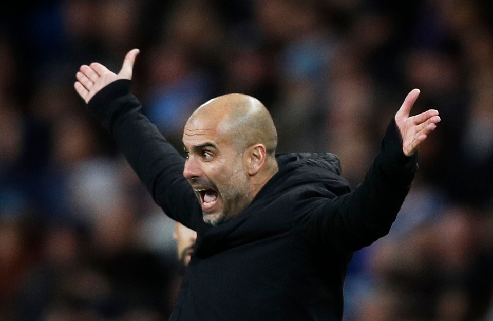 
Guardiola phản ứng trọng tài Friend sau một tình huống Man City không được hưởng lợi
