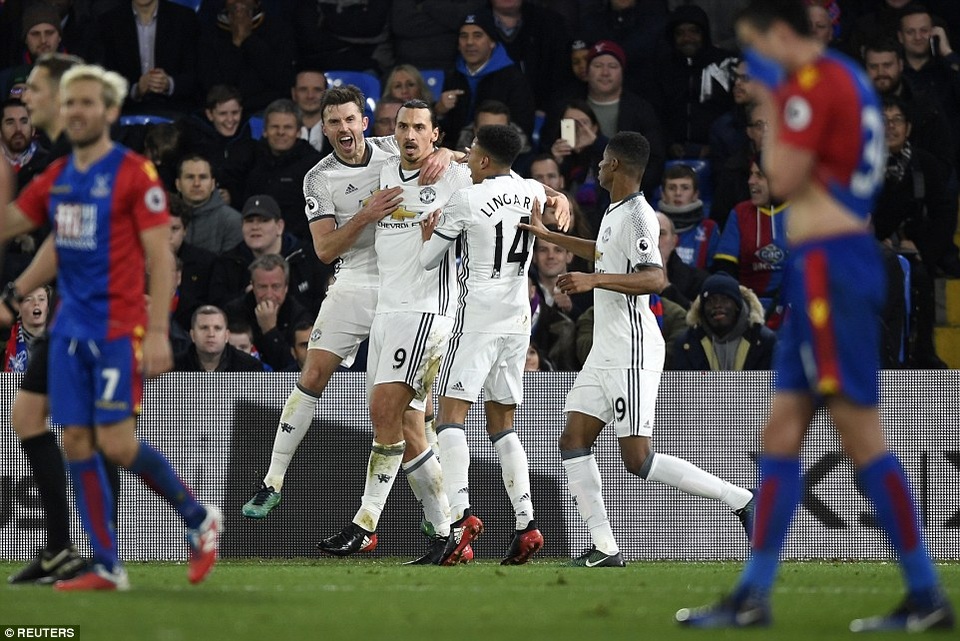 
Niềm vui của các cầu thủ MU...
