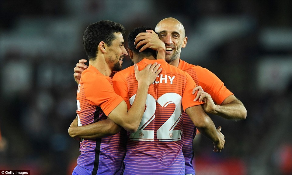 Man City giành trận thắng thứ 7 liên tiếp cùng Guardiola - 1 Man City giành trận thắng thứ 7 liên tiếp cùng Guardiola - 1
