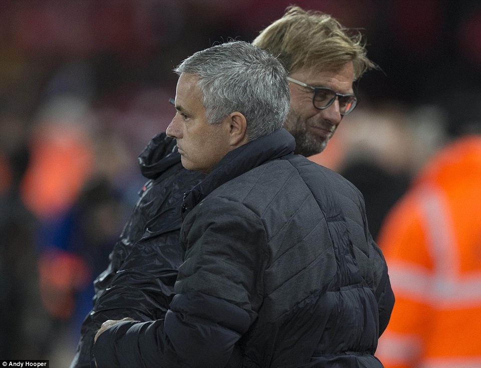 MU chia điểm với Liverpool tại Anfield - 1
Lần đối đầu thứ 6 giữa Klopp (trái) và Mourinho