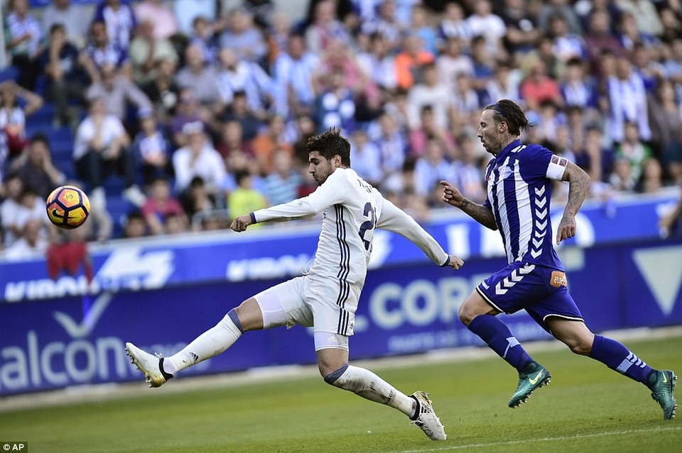 Alaves 1-4 Real Madrid: C.Ronaldo lập hattrick và đá hỏng phạt đền - 3
Morata để lại dấu ấn với một bàn thắng ở trận đấu này