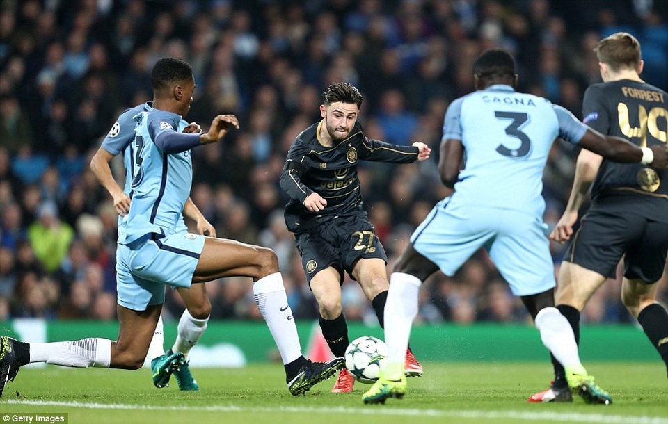 
Man City hòa thất vọng Celtic 1-1 ở Etihad
