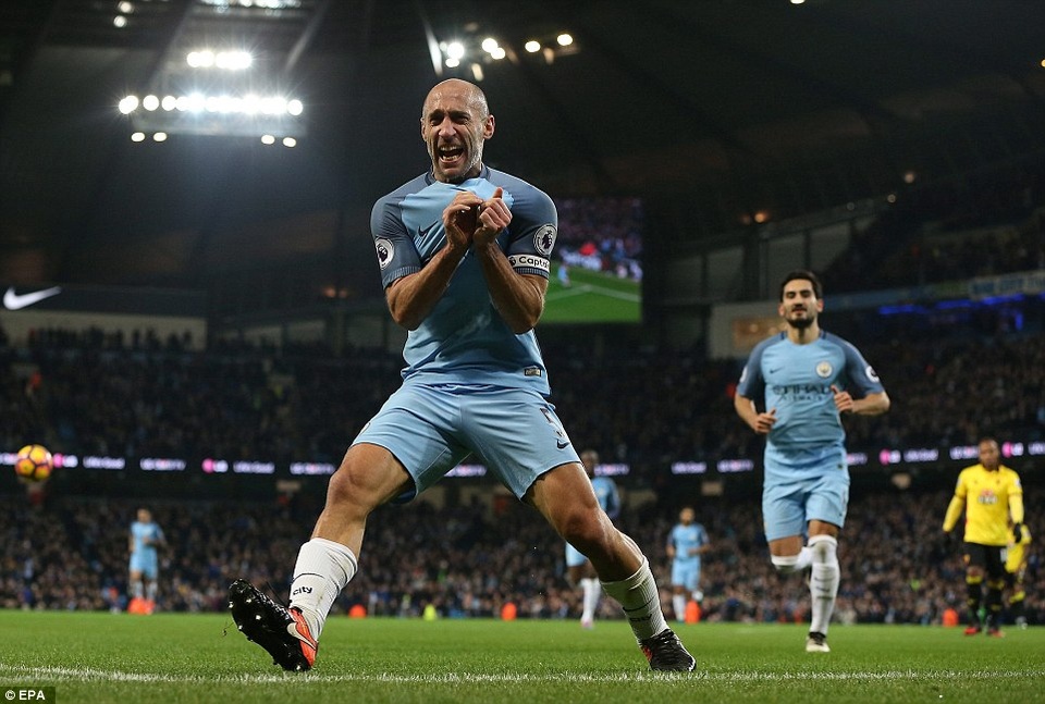 Trên sân nhà, Man City dễ dàng vượt qua Watford - 1
Niềm vui của Zabaleta sau khi có được bàn thắng cho Man City