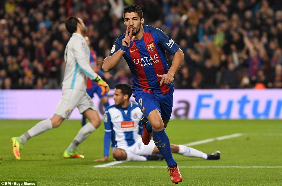 Luis Suarez lập cú đúp, Barcelona “vùi dập” Espanyol - 3
Luis Suarez tỏa sáng với cú đúp ở trận đấu này