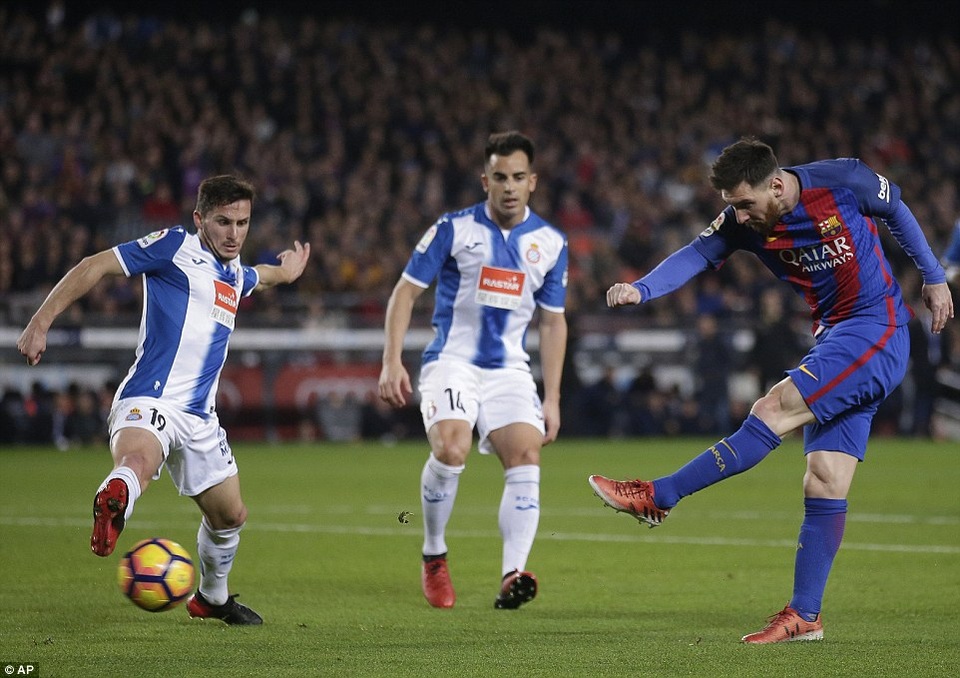 Luis Suarez lập cú đúp, Barcelona “vùi dập” Espanyol - 4
Messi ấn định thắng lợi 4-1 cho Barcelona ở cuối trận