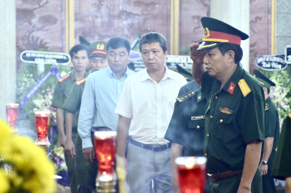 Tiễn biệt 3 phi công hy sinh khi bay huấn luyện trên đỉnh Bao Quan - 9 Tiễn biệt 3 phi công hy sinh khi bay huấn luyện trên đỉnh Bao Quan - 9