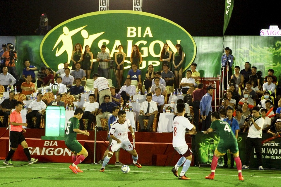 Bóng đá mang lễ hội đến Nha Trang - 4