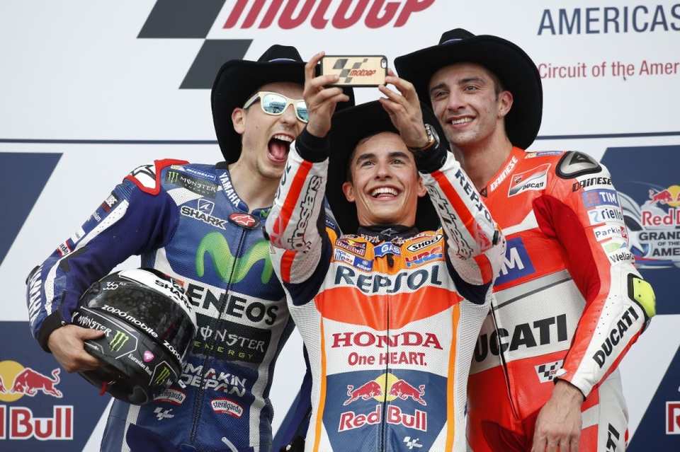 Nhìn lại mùa giải MotoGP 2016 - 10
4 chiến thắng liên tiếp tại COTA: Với vị trí cao nhất trên bục Podium chặng 3 MotoGP 2016, Marc Marquez đã giành 4 chiến thắng chặng liên tiếp tại đường đua COTA. Kể từ thời điểm chính thức tổ chức một sự kiện MotoGP vào năm 2013, Marquez đã chiếm trọn mọi danh hiệu tại đây (pole và chiến thắng chặng).