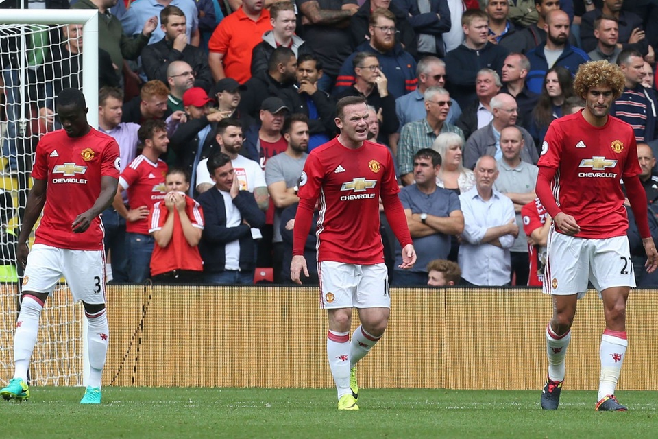 Nhìn lại trận thua mất mặt của MU trước Watford - 23
Các cầu thủ MU buồn ra mặt khi bị đối thủ vượt lên
