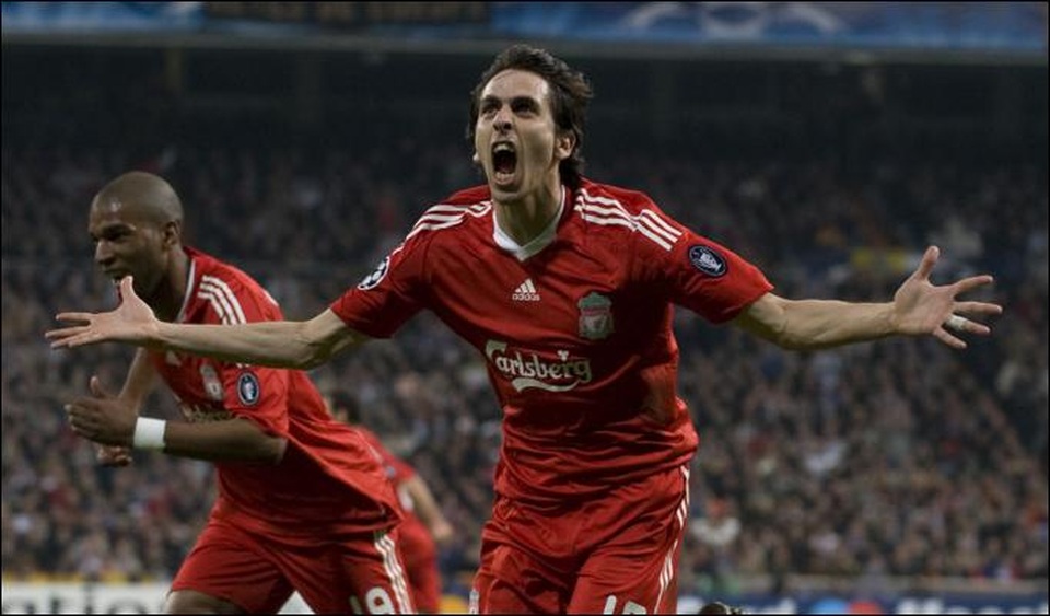 10 cầu thủ từng khoác áo Chelsea và Liverpool - 5
Benayoun trong một lần ăn mừng bàn thắng khi thi đấu cho Liverpool