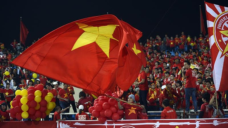
Cờ Việt nam tung bay trên khán đài Mỹ Đình, ảnh: Mạnh Thắng
