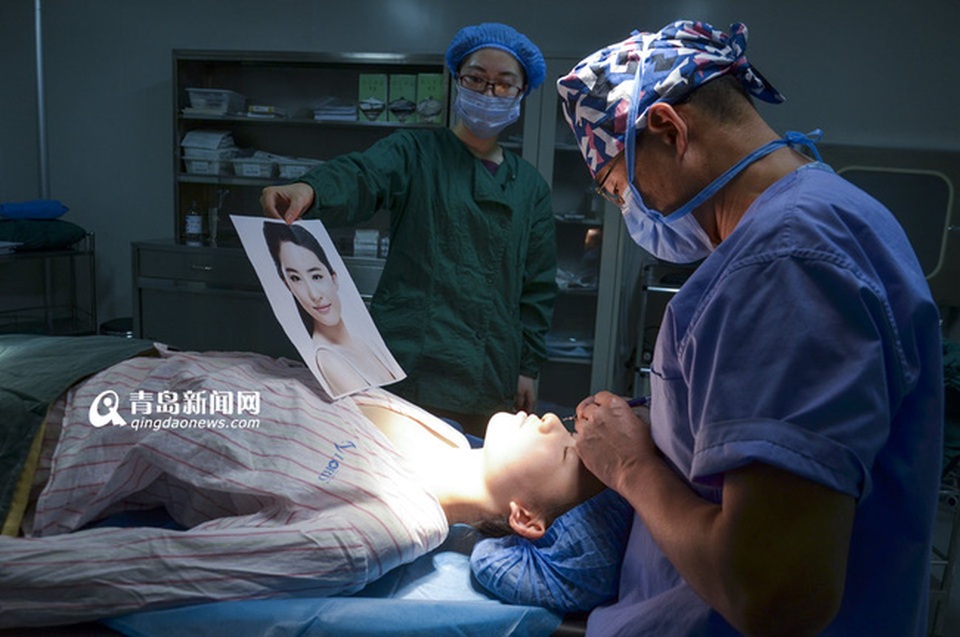 Cô gái 19 tuổi phẫu thuật thẩm mỹ để trở thành bản sao của Lưu Diệc Phi - 4 Cô gái 19 tuổi phẫu thuật thẩm mỹ để trở thành bản sao của Lưu Diệc Phi - 4