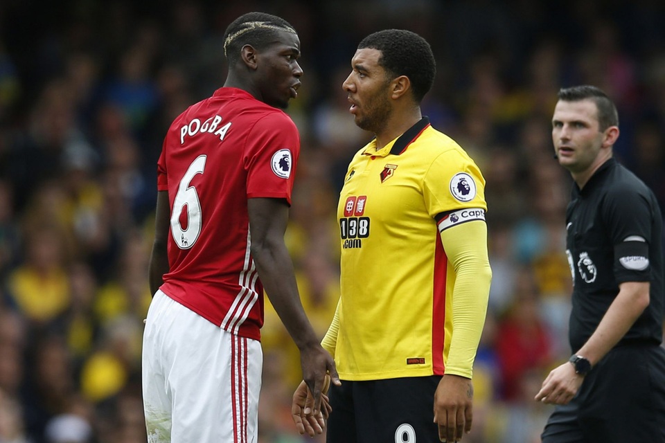 Nhìn lại trận thua mất mặt của MU trước Watford - 31
Tình huống va chạm giữu Pogba và Deeny