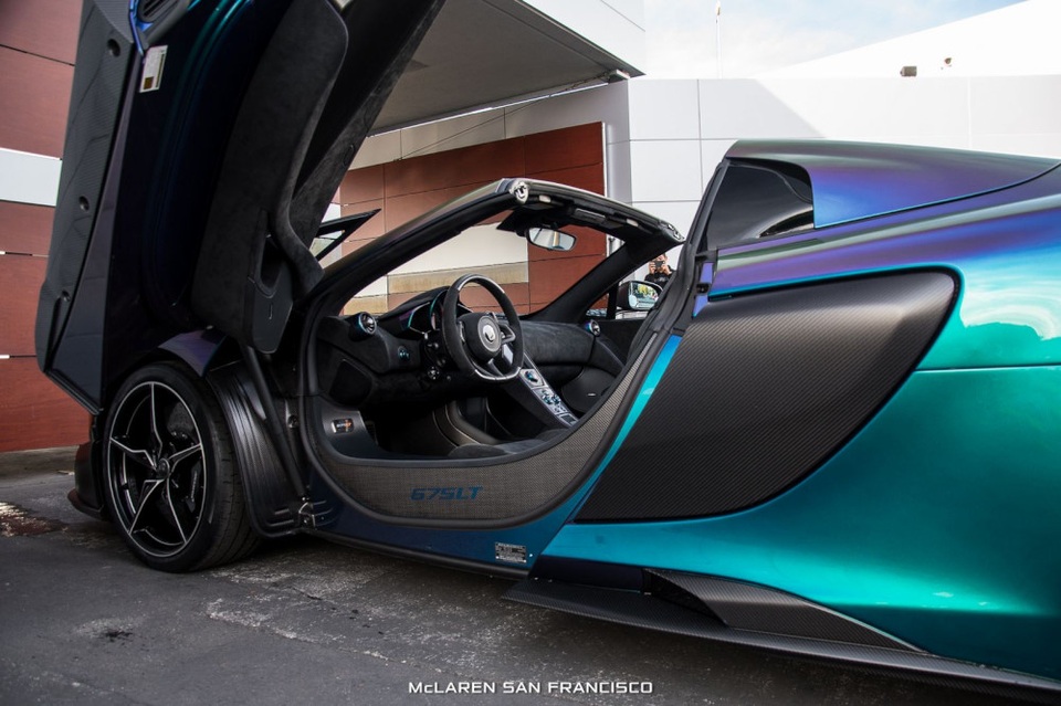 Chiêm ngưỡng siêu xe McLaren đổi màu trong nắng - 5 Chiêm ngưỡng siêu xe McLaren đổi màu trong nắng - 5
